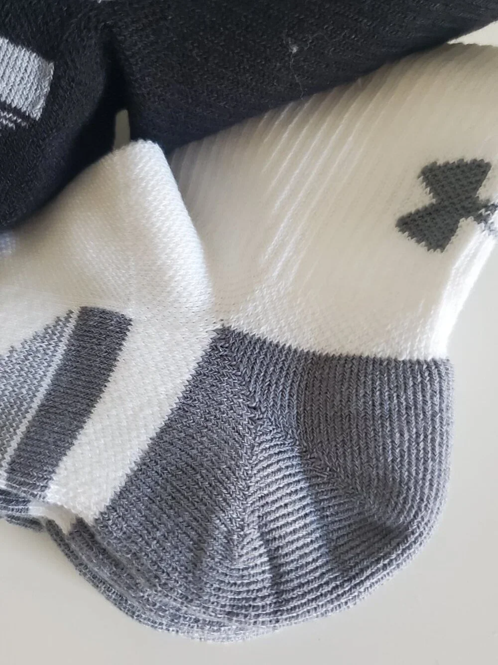 (3-pack) Under Armour Performance Tech Unisex Quarter Socks Size L